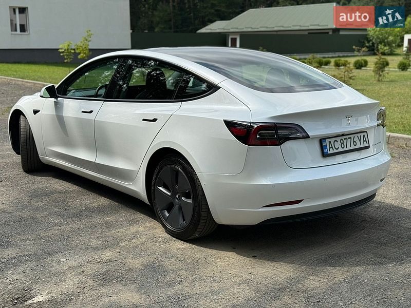 Седан Tesla Model 3 2021 в Луцке