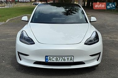 Седан Tesla Model 3 2021 в Луцке