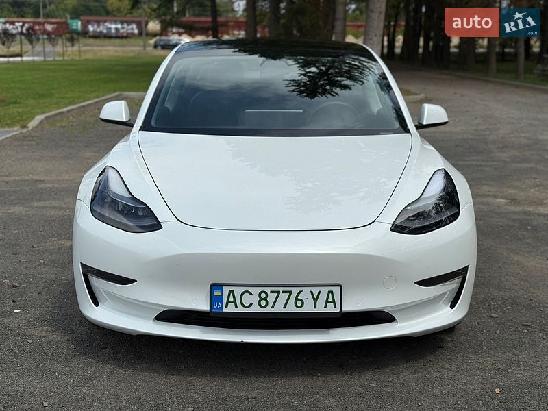 Седан Tesla Model 3 2021 в Луцке