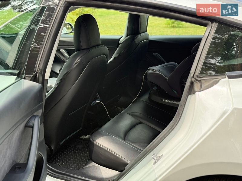 Седан Tesla Model 3 2021 в Луцке