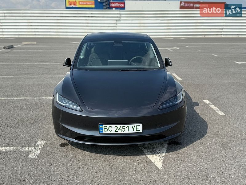 Седан Tesla Model 3 2024 в Львові