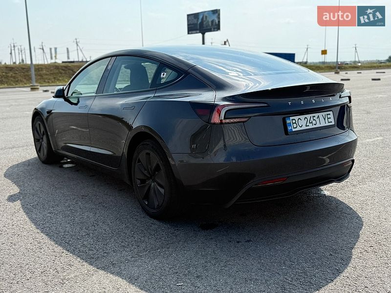 Седан Tesla Model 3 2024 в Львові