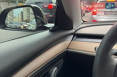 Седан Tesla Model 3 2019 в Киеве
