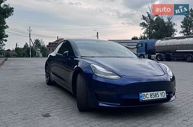 Седан Tesla Model 3 2021 в Городке