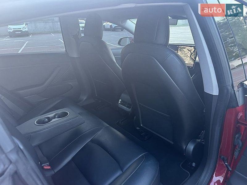 Седан Tesla Model 3 2018 в Львове