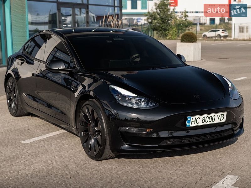 Седан Tesla Model 3 2023 в Львові