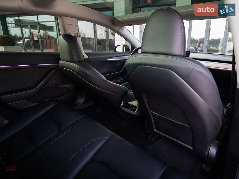 Седан Tesla Model 3 2023 в Львові