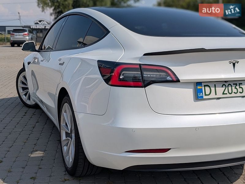 Седан Tesla Model 3 2021 в Ивано-Франковске
