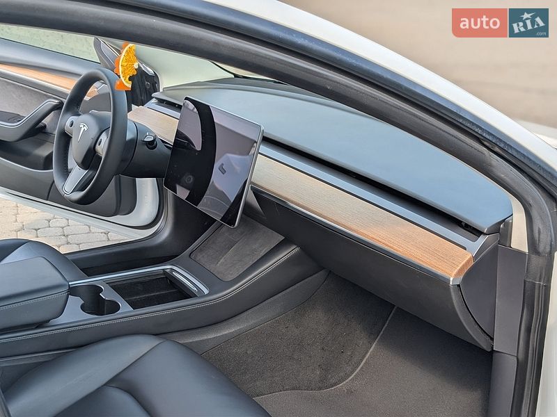 Седан Tesla Model 3 2021 в Ивано-Франковске