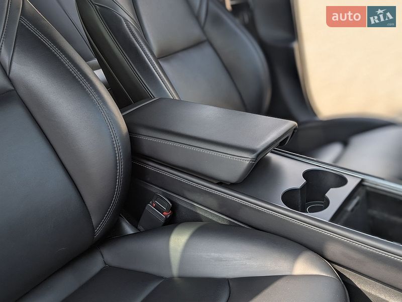 Седан Tesla Model 3 2021 в Ивано-Франковске