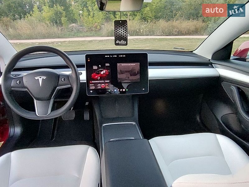 Седан Tesla Model 3 2022 в Полтаві