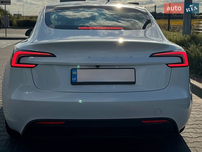 Седан Tesla Model 3 2024 в Житомирі