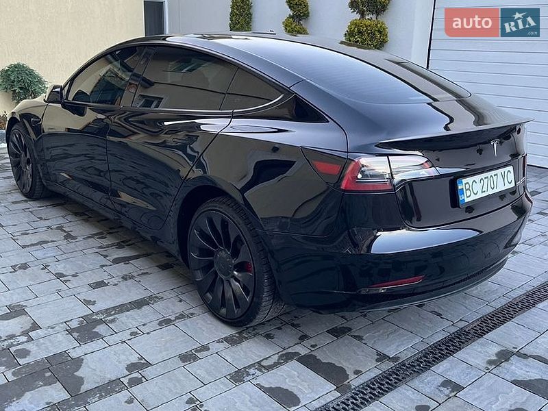 Седан Tesla Model 3 2023 в Львові
