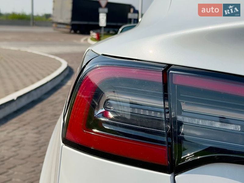 Седан Tesla Model 3 2019 в Киеве