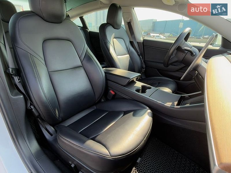Седан Tesla Model 3 2019 в Киеве