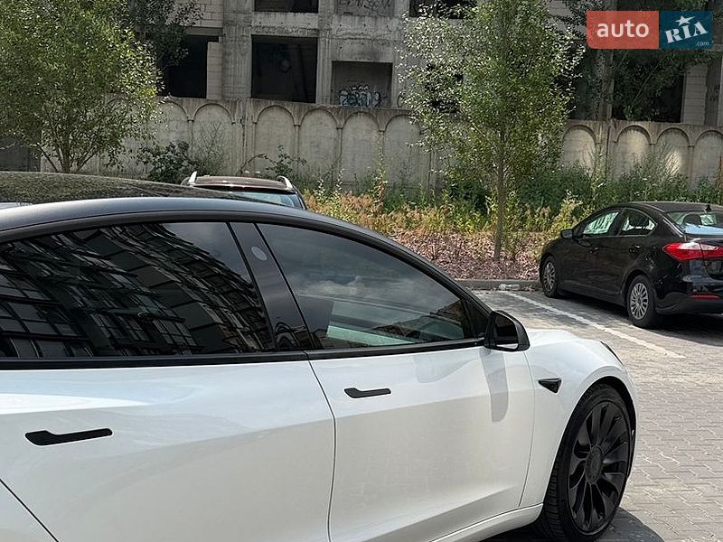Седан Tesla Model 3 2021 в Киеве