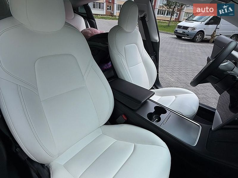 Седан Tesla Model 3 2021 в Киеве
