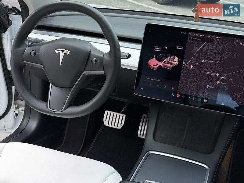 Седан Tesla Model 3 2021 в Киеве