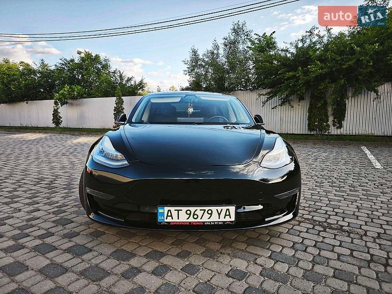 Седан Tesla Model 3 2020 в Ивано-Франковске