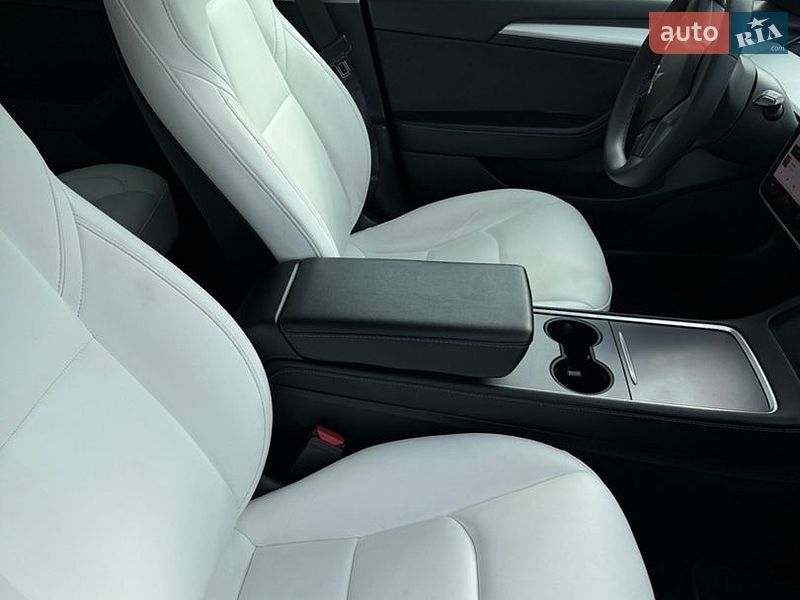 Седан Tesla Model 3 2021 в Луцке