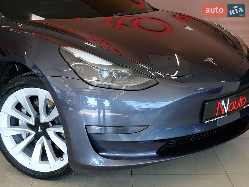 Седан Tesla Model 3 2023 в Одесі