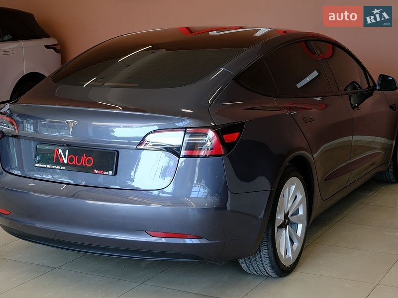 Седан Tesla Model 3 2023 в Одесі