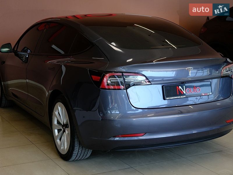 Седан Tesla Model 3 2023 в Одесі