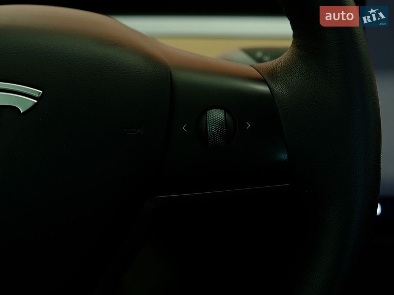 Седан Tesla Model 3 2023 в Одесі