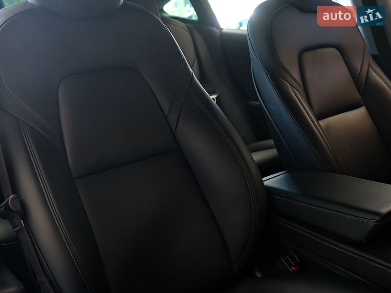 Седан Tesla Model 3 2023 в Одесі