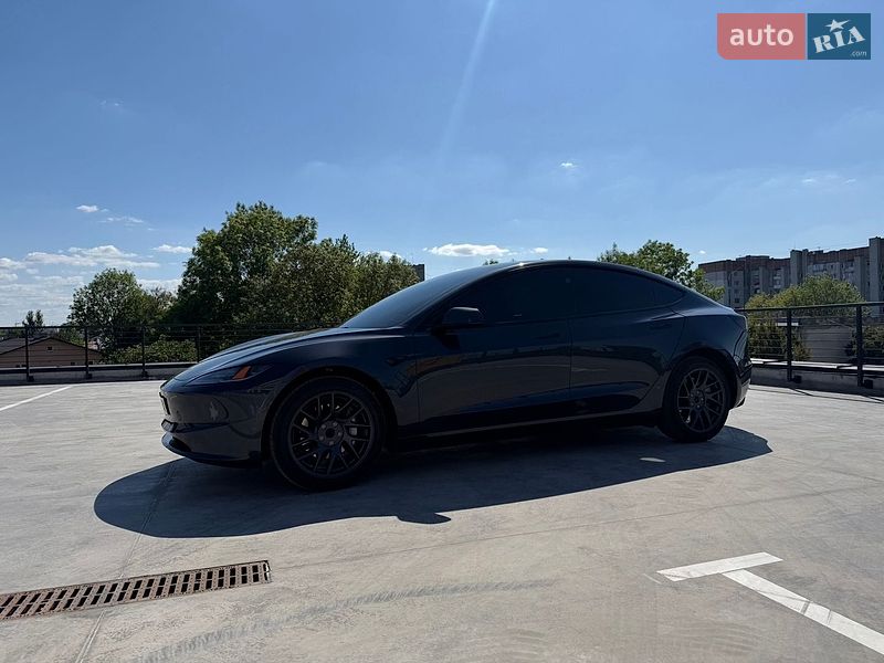 Седан Tesla Model 3 2025 в Львове
