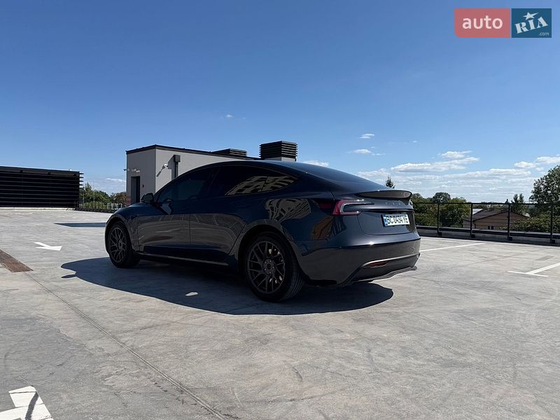 Седан Tesla Model 3 2025 в Львове