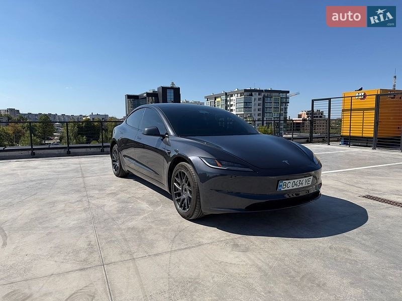 Седан Tesla Model 3 2025 в Львове