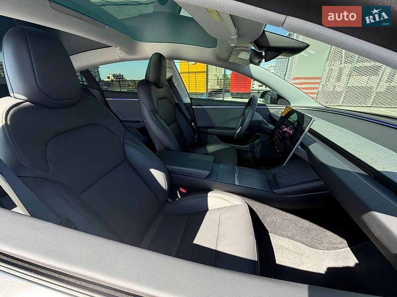 Седан Tesla Model 3 2025 в Львове