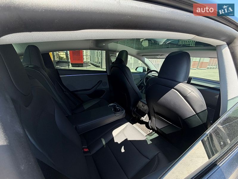 Седан Tesla Model 3 2025 в Львове