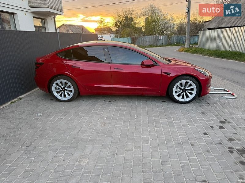 Седан Tesla Model 3 2022 в Києві