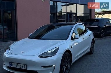 Седан Tesla Model 3 2021 в Луцке