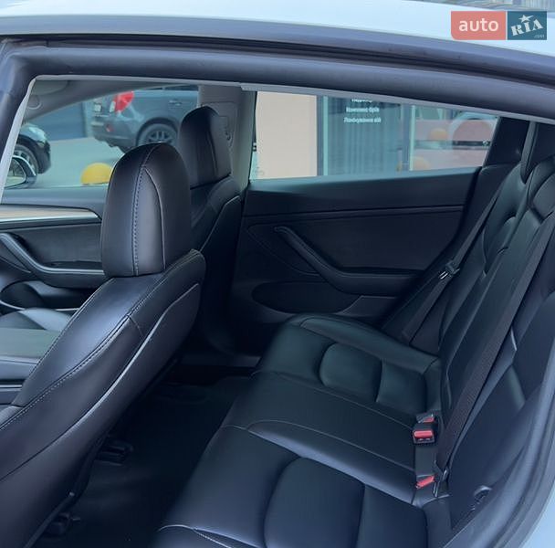 Седан Tesla Model 3 2021 в Луцке