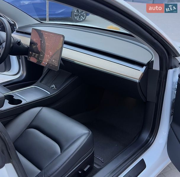 Седан Tesla Model 3 2021 в Луцке