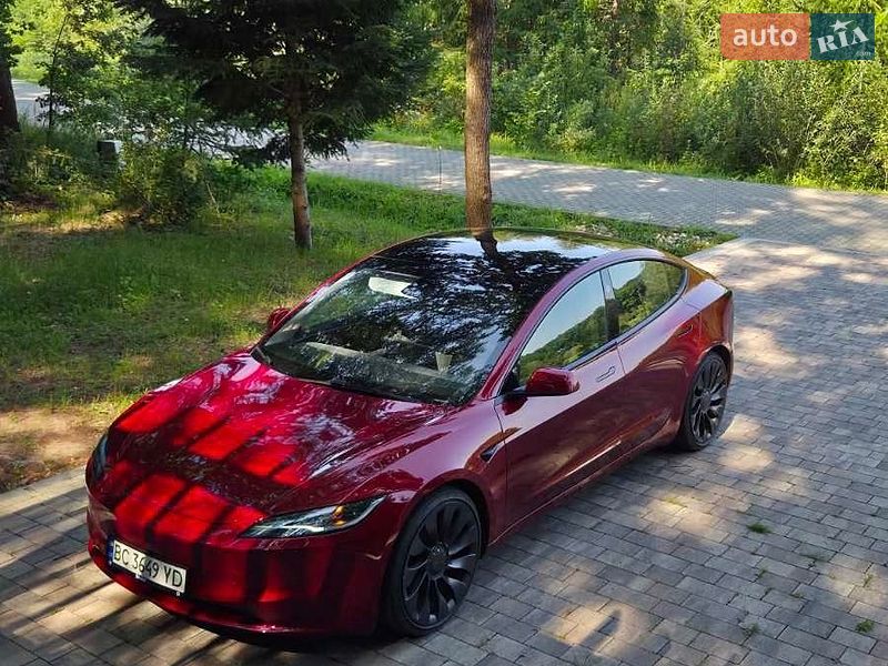 Tesla Model 3 2024