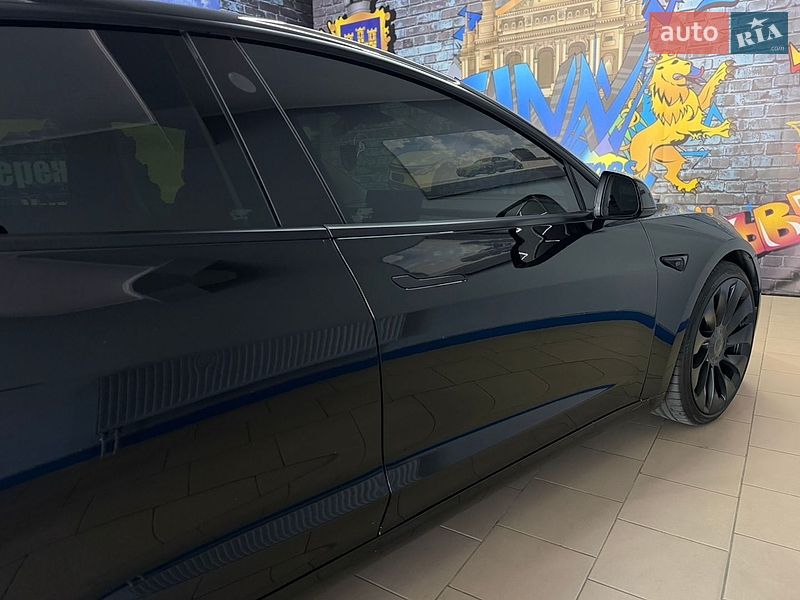 Седан Tesla Model 3 2022 в Львові