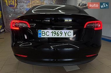 Седан Tesla Model 3 2022 в Львові