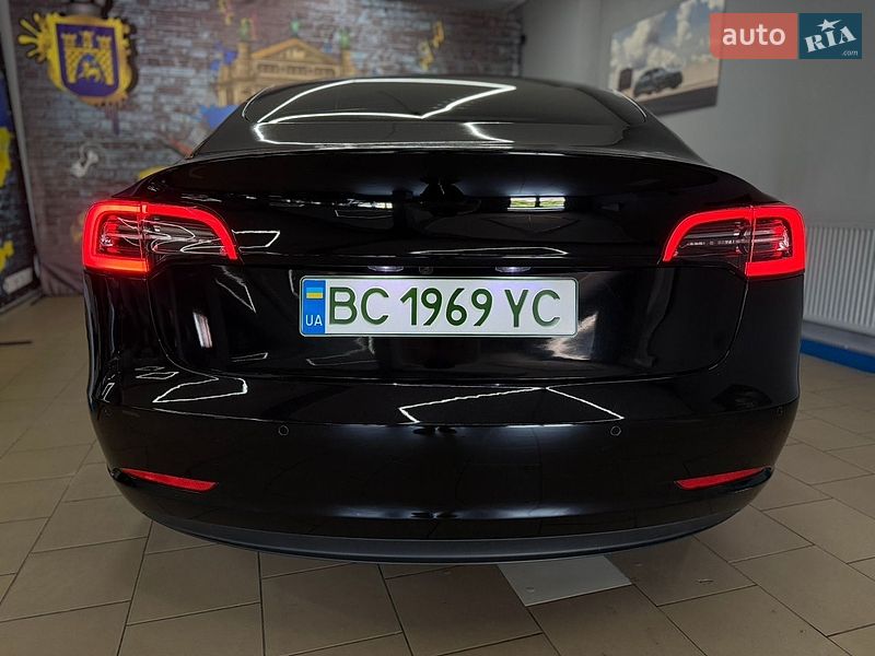 Седан Tesla Model 3 2022 в Львові