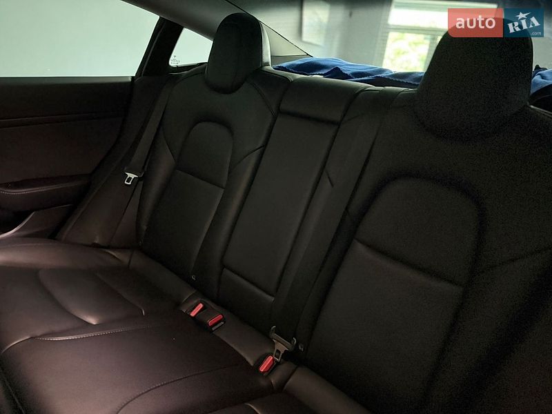 Седан Tesla Model 3 2022 в Львові