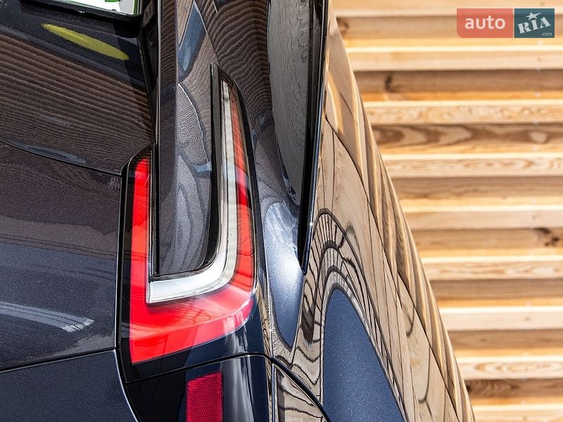 Седан Tesla Model 3 2024 в Львові