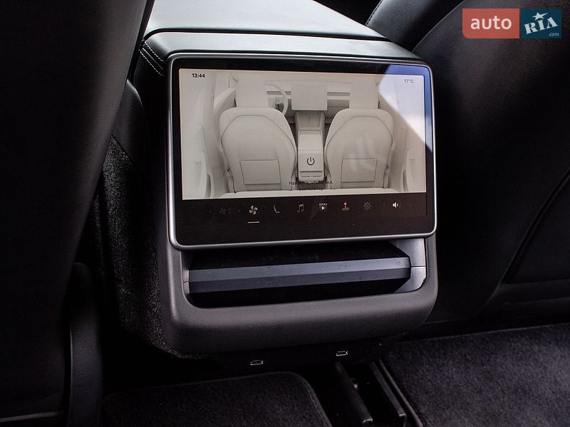Седан Tesla Model 3 2024 в Львові