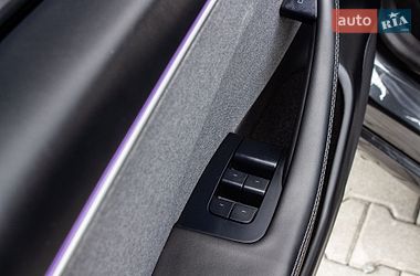 Седан Tesla Model 3 2024 в Львові