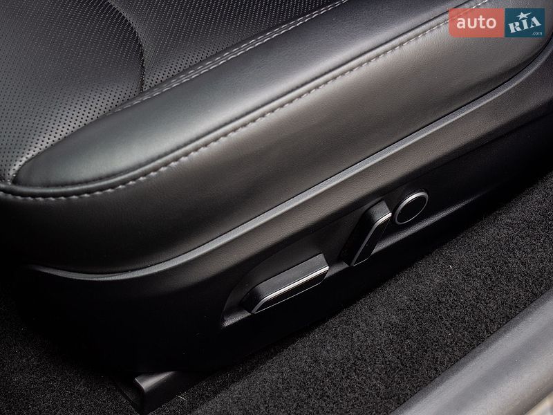 Седан Tesla Model 3 2024 в Львові