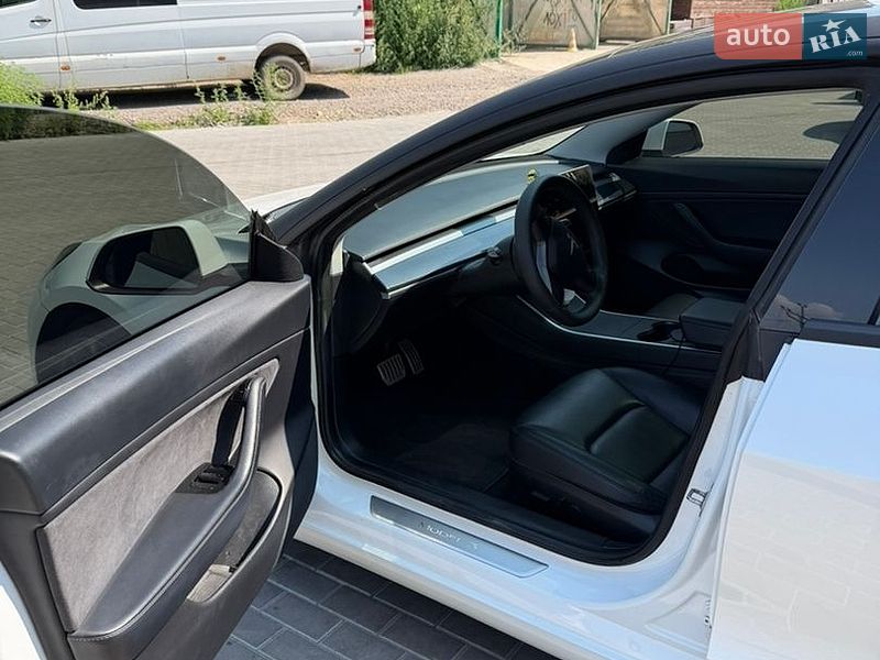 Седан Tesla Model 3 2020 в Вінниці