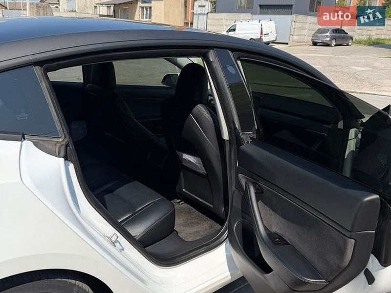 Седан Tesla Model 3 2020 в Вінниці