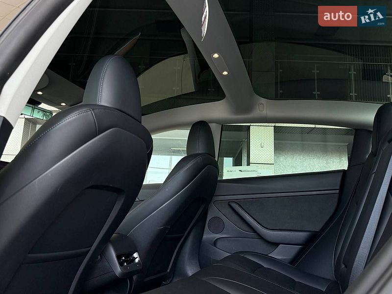 Седан Tesla Model 3 2023 в Одесі